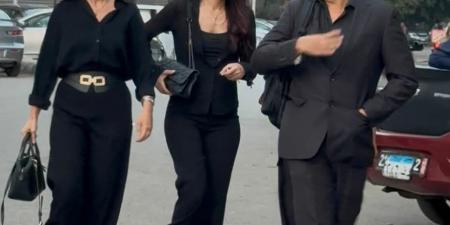 الحزن يسيطر على ليلى الفاروق في عزاء والدها.. صور