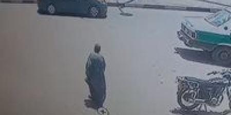 أثناء عبوره الطريق.. إصابة مسن في حادث دهس تروسيكل بميدان المسلة بالفيوم