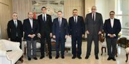 وزيرا الشباب والتعليم العالي يبحثان تطوير الرياضة الجامعية بحضور ياسر إدريس