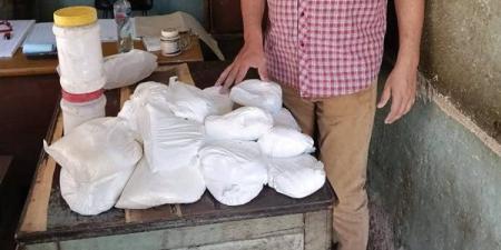 حملات مكثفة على محلات العصير بالجيزة، وضبط مادة بيضاء مجهولة تُستخدم في إعداد المشروبات