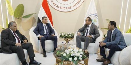 رئيس الرعاية الصحية يبحث تعزيز جاهزية المخازن الإقليمية في القناة والصعيد بالأدوية