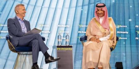 وزير السياحة يستعرض
نموذج التحول الاستثنائي للقطاع السياحي السعودي