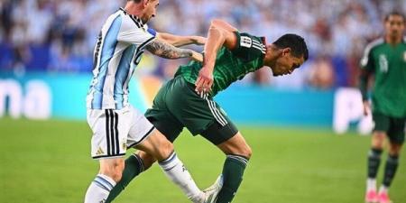 بعد تحديد "المذنب"، الفيفا يفتح تحقيقًا رسميًّا في عدم طرد ميسي أمام الجزائر (فيديو)