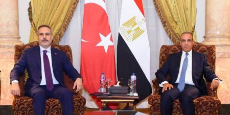 وزير الخارجية يلتقى نظيره التركي على هامش اجتماع الأطراف الإقليمية الأربعة بالقاهرة|صور