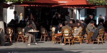 تفسير حلم الجلوس على المقهى في المنام وعلاقته بالراحة والاستقرار والسعادة