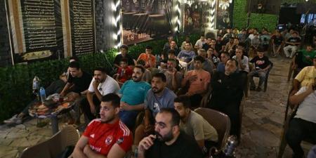 أجواء مونديالية في شبرا الخيمة، الجماهير تحتشد على المقاهي لمتابعة مباراة مصر ونيوزيلندا (صور)