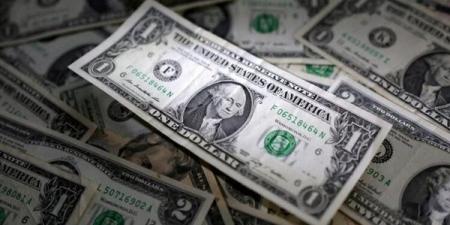 الدولار يسجل أعلى مستوى في 13 شهرا وسط توقعات برفع الفائدة