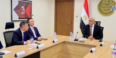 عبد اللطيف يبحث آليات تطوير البنية التحتية الرقمية للمنظومة التعليمية