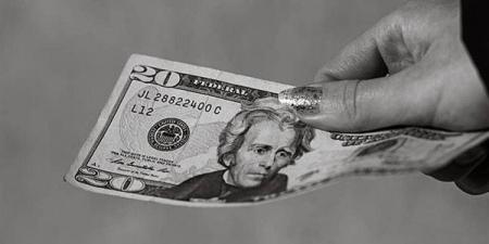 سعر صرف الدولار أمام الجنيه اليوم الخميس فى البنوك