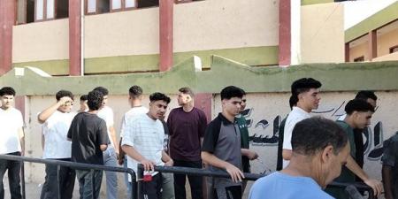 إجراءات تفتيش مشددة لطلاب الثانوية العامة بالإسماعيلية قبل بدء امتحاني الكيمياء والجغرافيا