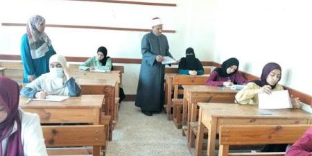 ختام العلمي، رئيس الإسماعيلية الأزهرية يتابع امتحان الأدب والنصوص بلجنة فتيات القنطرة شرق