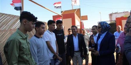 في مستهل جولتها بواحة بلاط، محافظ الوادي الجديد تتابع انتظام امتحانات الثانوية العامة (صور)