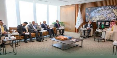 وزير المالية يناقش مع وفد باكستاني رفيع المستوى فرص تعزيز التعاون بين البلدين