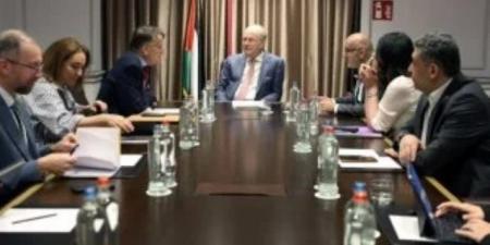 رئيس وزراء فلسطين يؤكد ضرورة الحفاظ على دور الأونروا في الضفة الغربية وقطاع غزة
