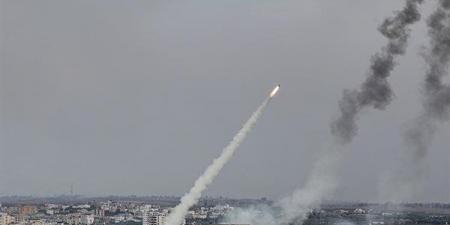 الحرس الثوري الإيراني يعلن استهداف مواقع أمريكية ويؤكد استمرار السيطرة على مضيق هرمز
