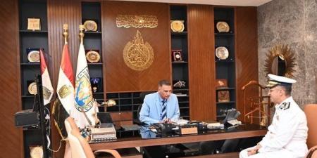 محافظ جنوب سيناء يبحث مع مدير إدارة المرور إطلاق منظومة التاكسي الذكي