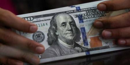الدولار يستقر قرب أعلى مستوياته في أسبوع بدعم التوترات الجيوسياسية