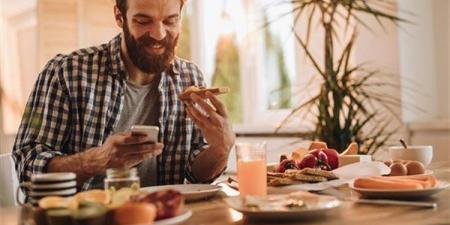عمر أطول وموت مفاجئ، دراسة تكشف تأثير تناول الإفطار قبل الساعة 7 صباحا وبعد العاشرة