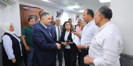 محافظ دمياط يتفقد المركز التكنولوجي لخدمة المواطنين ويوجه بالتيسير على الأهالي