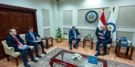 وزير البترول يبحث مع الرئيس التنفيذي لشركة أباتشي خطط الاستكشاف بالصحراء الغربية