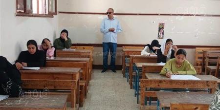 في يومها الأخير، مدير تعليم بني سويف يتفقد لجان امتحانات الدور الثاني للإعدادية