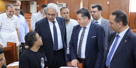 ماذا فعل محمود صديق في أول أيام توليه رئاسة جامعة الأزهر؟.. يستقبل المهنين بالمنصب الجديد.. يعتمد فتح باب القبول بمعاهد التمريض.. ويتفقد اختبارات القدرات بكليات التربية (صور)