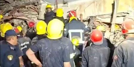 انتشال جثماني رجل وامرأة من تحت انقاض عقار زفتى المنهار بالغربية (فيديو)