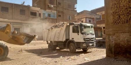 رفع 29 طنًا من القمامة والمخلفات بمدينة قفط وقرية الكلاحين في قنا (صور)