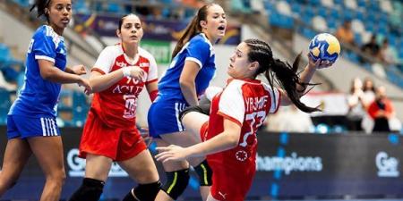 اليوم، منتخب شابات مصر يواجه الدنمارك لحسم صدارة المجموعة بمونديال كرة اليد