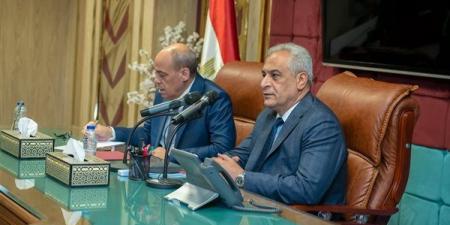 وزير الإنتاج الحربي يوجه رسالة حاسمة للعاملين: الانضباط أولًا ومحاسبة المقصرين
