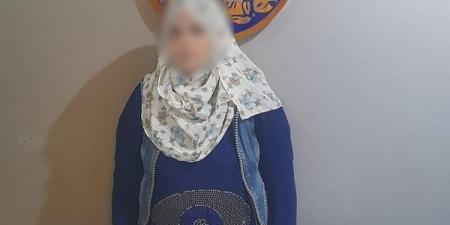 بداخلها أموال وعبوة لبن أطفال، ضبط سيدة سرقت حقيبة ربة منزل بالإسكندرية