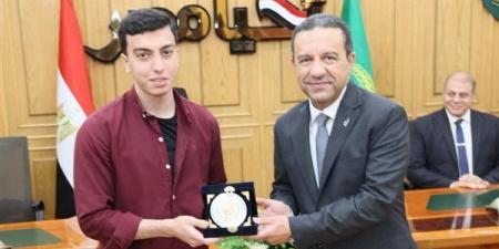 محافظ المنوفية يكرم أوائل الجمهورية في الثانوية العامة والأزهرية والتعليم الفني