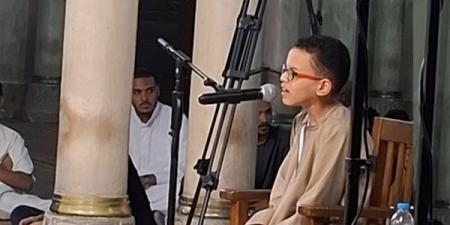 خطف القلوب.. أصغر مشارك بدولة التلاوة يبهر محكمي دولة التلاوة في قنا (فيديو)