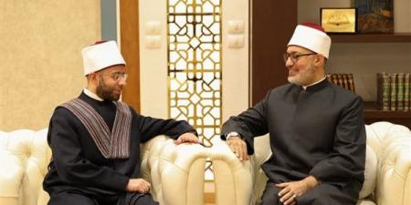 وزير الأوقاف يزور مفتي الجمهورية للاطمئنان على صحته - النيل نيوز
