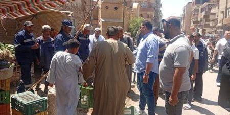 تحرير 45 محضرًا ورفع 15 حالة إشغال وتقنين 20 توك توك بأبو تشت ونقادة - النيل نيوز