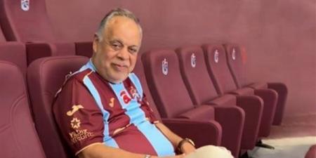 أشرف زكي وروجينا في مدرجات ملعب طرابزون سبور لدعم محمد صلاح (فيديو) - النيل نيوز