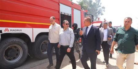 محافظ دمياط يقود جهود إخماد حريق مصنع مشبك بكفر البطيخ - النيل نيوز