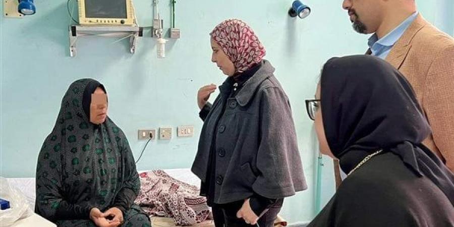 وكيل وزارة الصحة بالإسكندرية تطمئن على صحة مصابي غزة ومرافقيهم (صور)