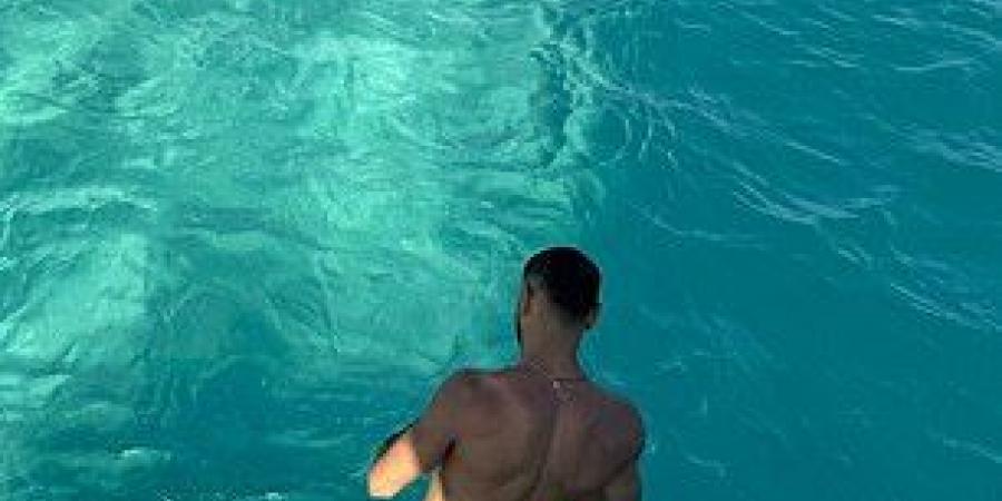محمد صلاح يستعد لمانشستر يونايتد بالسباحة
