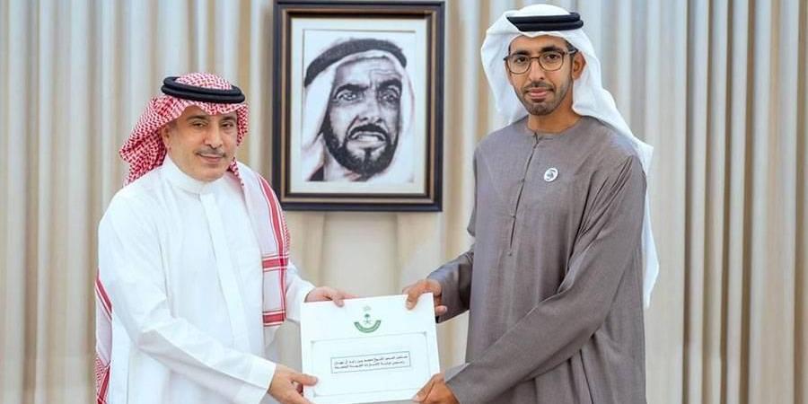 محمد بن زايد يتلقى رسالة خطية من محمد بن سلمان تسلمها شخبوط بن نهيان