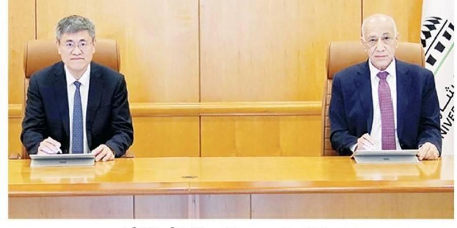 جامعتا الشارقة وتشجيانغ الصينية توقعان مذكرة تفاهم