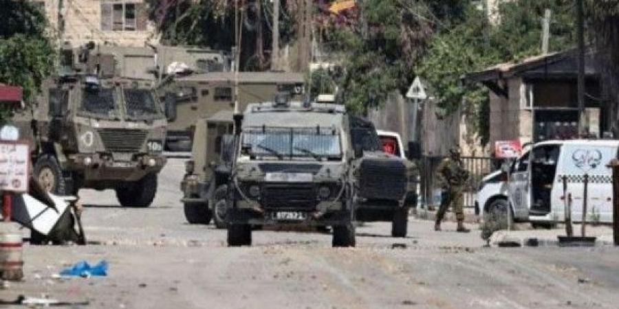 الاحتلال ينتشر بكثافة في مدينة طولكرم ويغلق شارع مستشفى الشهيد ثابت ثابت