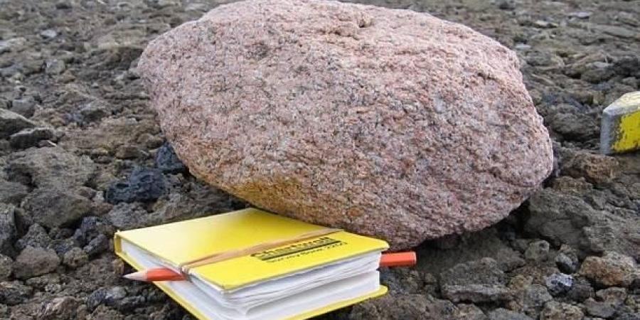 جسم جرانيتي عرضه 100 كلم تحت نهر جليدي