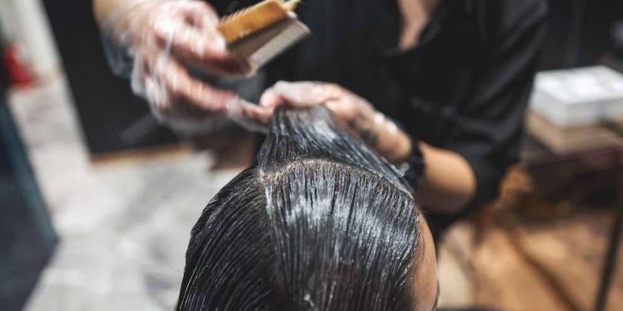 دراسة أمريكية تكشف أسرار قاتلة: منتجات فرد الشعر تزيد خطر السرطان بـ 166%