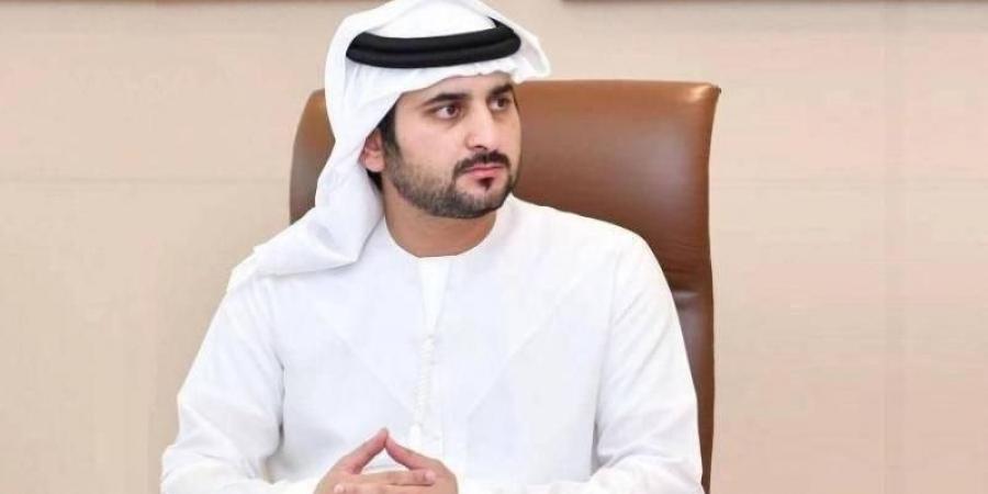 مكتوم بن محمد: طيران الإمارات علامة عالمية تجسّد الريادة والتميز