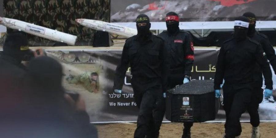 (يديعوت أحرونوت): واشنطن ترفض طلباً إسرائيلياً لتحديد موعد نهائي لإعادة جثث الإسرائيليين من غزة