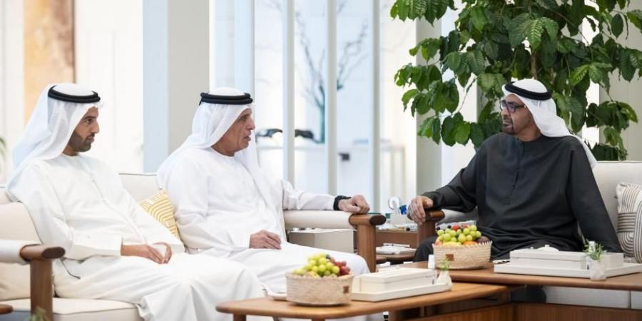 محمد بن زايد وسعود بن صقر يبحثان شؤون الوطن والمواطن