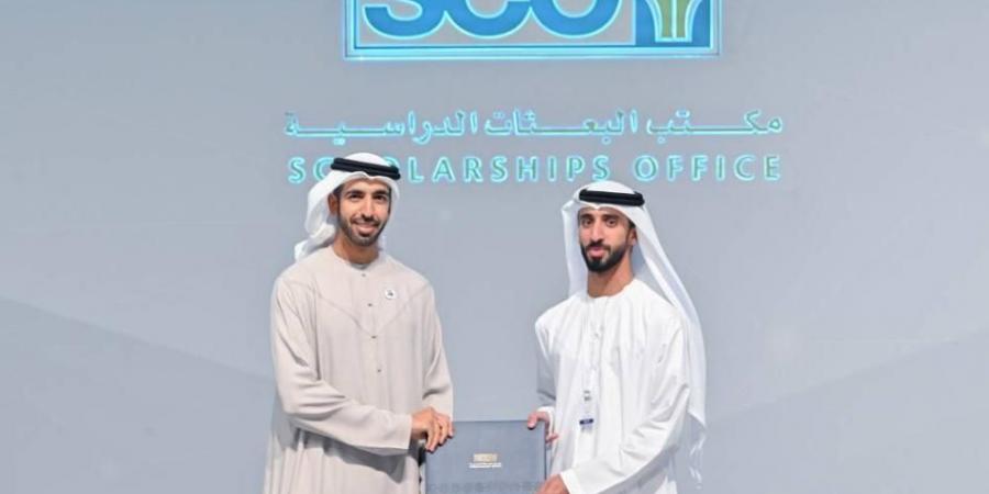 شخبوط بن نهيان يشهد تخريج طلبة مكتب البعثات الدراسية المتميّزين علمياً