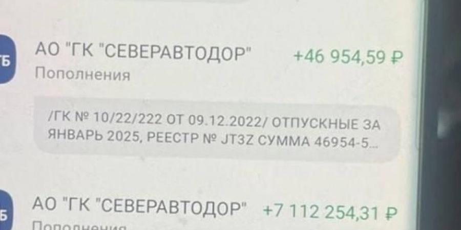 عامل يتسلم رواتب زملائه بالخطأ ويرفض إعادتها