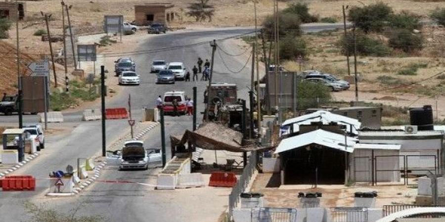 محافظ نابلس: الاحتلال يصدر قرارا عسكريا بنقل حاجز "الحمرا" الى قرية عين شبلي